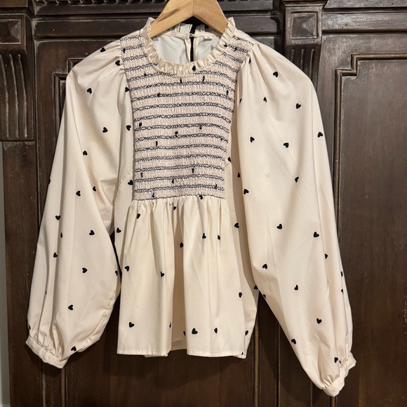 🖤 Heart 🖤Pattern Puff Sleeve Blouse Long Sleeve Size Small Cream & Black - Picture 1 of 8